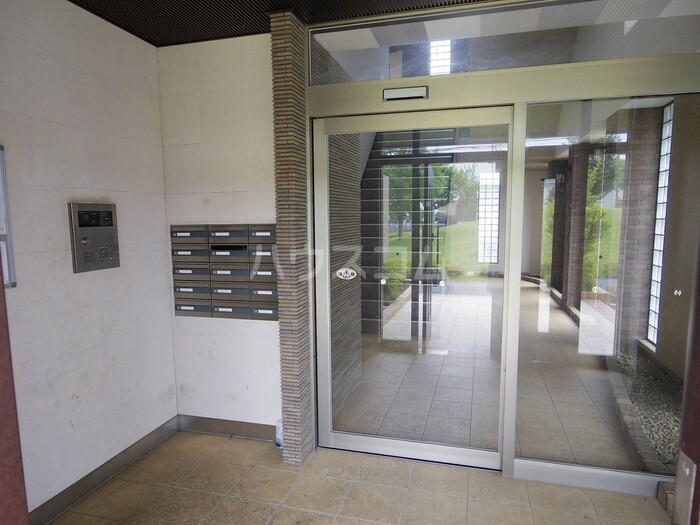 18/27 エントランス