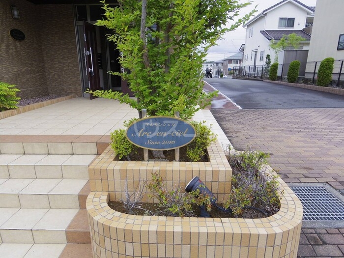 19/27 エントランス