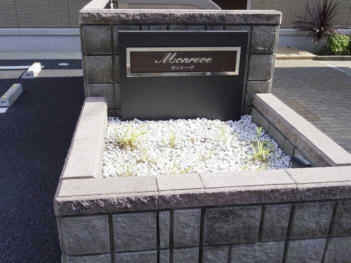 19/27 エントランス