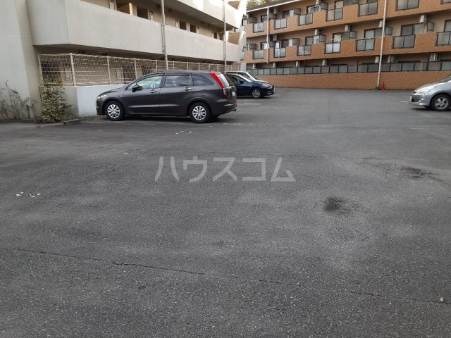 20/29 駐車場