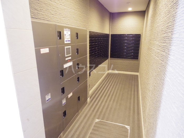 23/30 エントランス