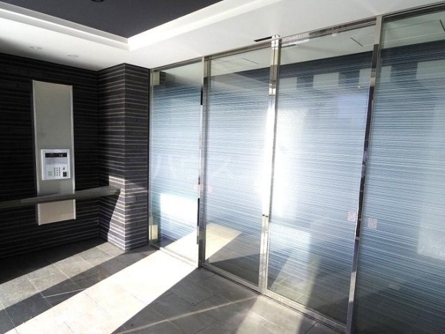 18/24 エントランス