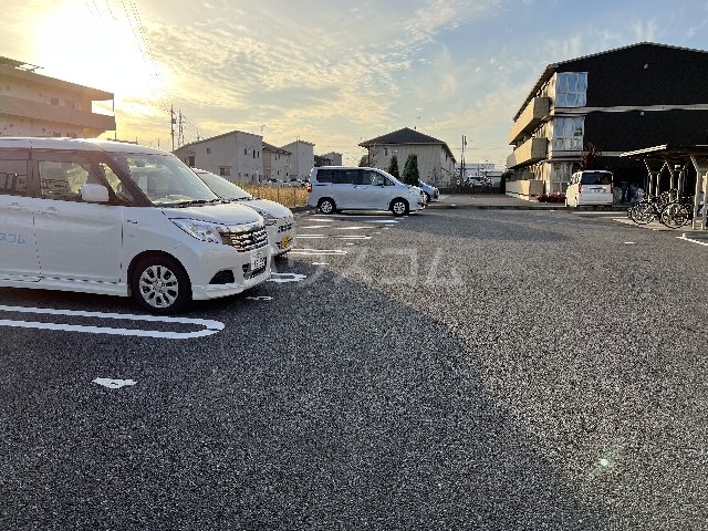 28/30 駐車場