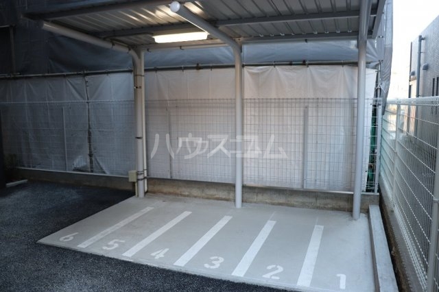 27/30 駐車場
