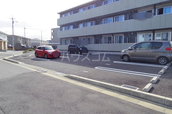28/30 駐車場
