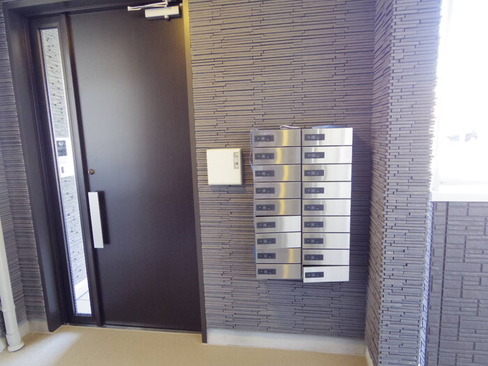 18/26 エントランス