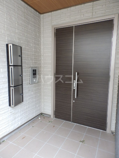 18/28 エントランス