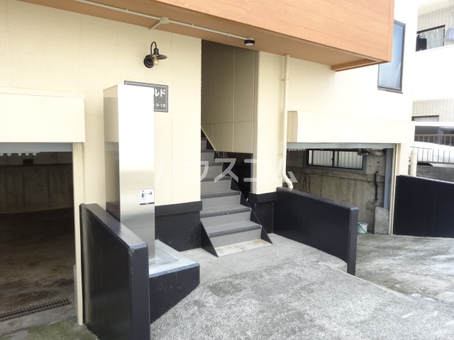 22/30 エントランス