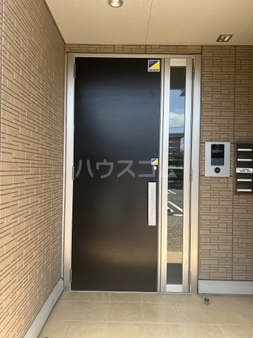 26/28 エントランス