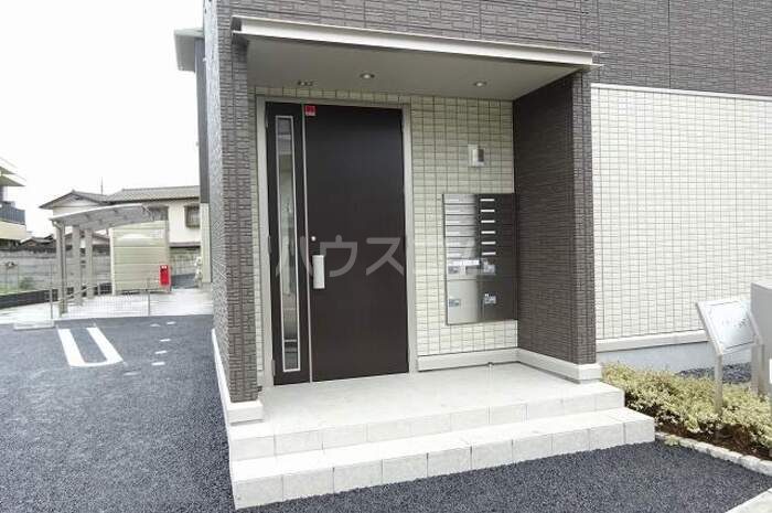 16/19 エントランス