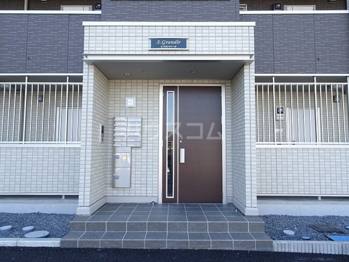 16/21 エントランス