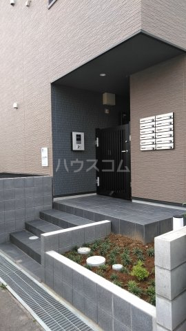 28/30 エントランス