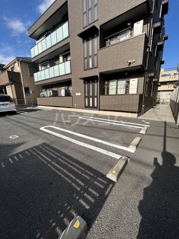 27/30 駐車場
