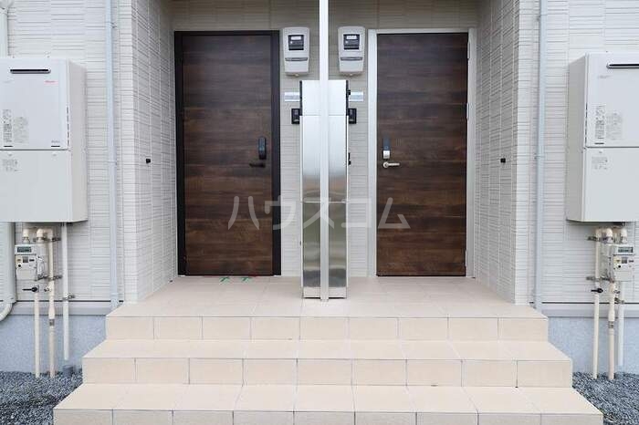 18/25 エントランス