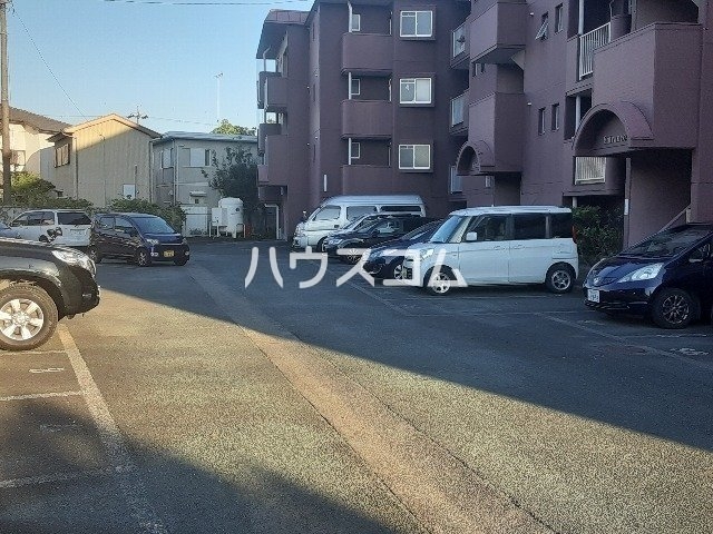 18/27 駐車場