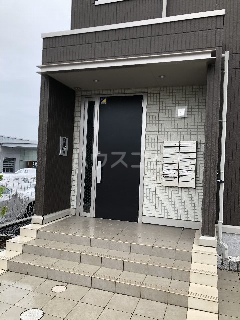 26/30 エントランス