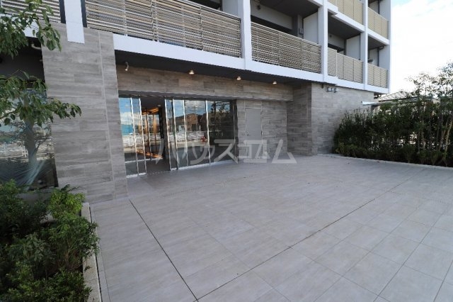 28/30 エントランス