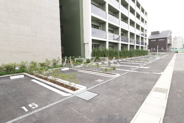 28/30 駐車場