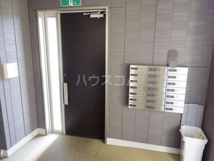22/27 エントランス