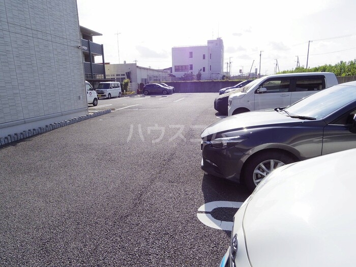 24/27 駐車場