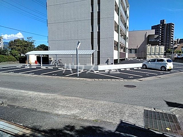 23/30 駐車場