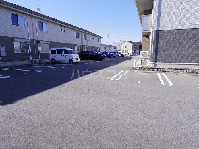 2/5 駐車場