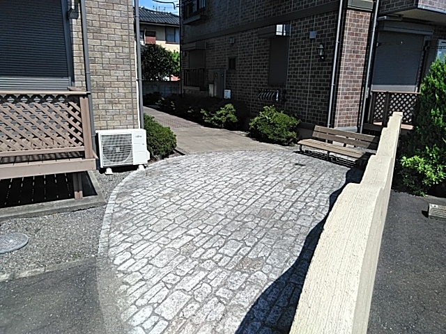 28/30 エントランス