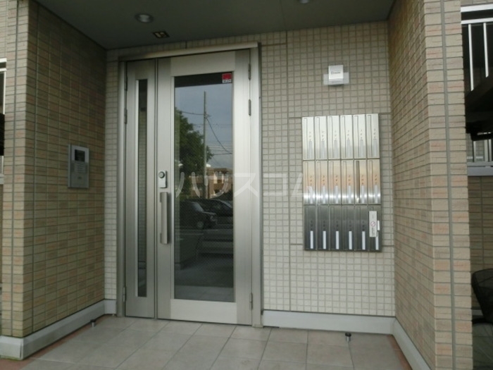 28/30 エントランス