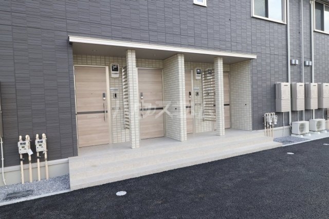 27/30 エントランス