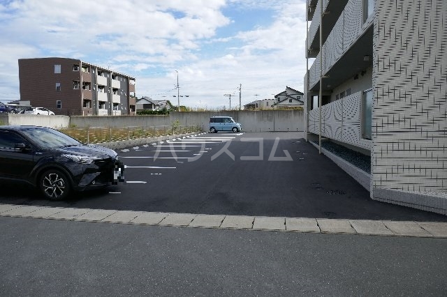 22/28 駐車場