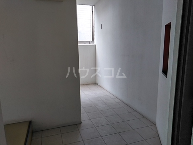 23/30 エントランス