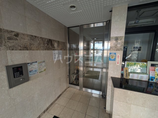 21/30 エントランス