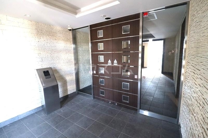 15/19 エントランス