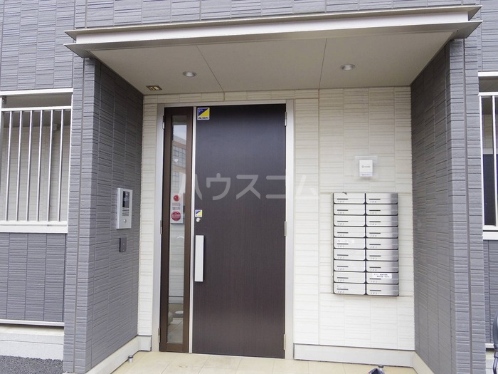 19/27 エントランス