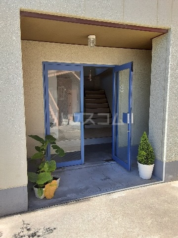 22/30 エントランス