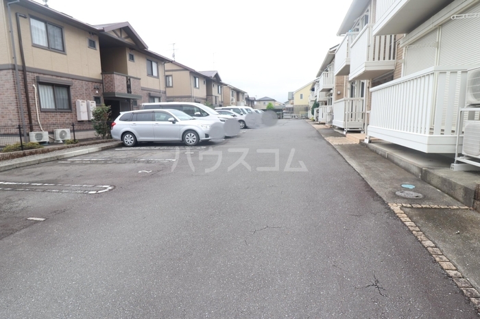 2/3 駐車場