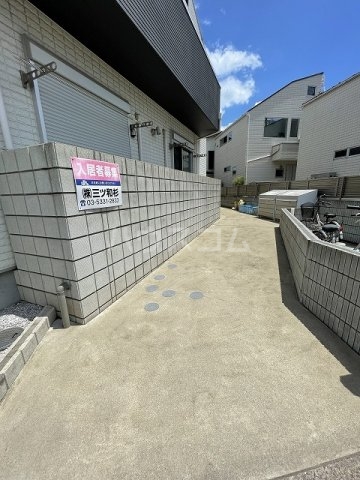 23/28 エントランス