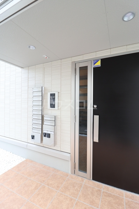 15/21 エントランス