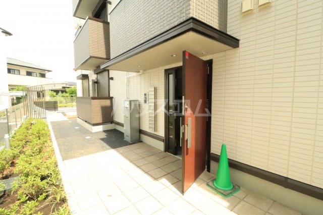 28/30 エントランス