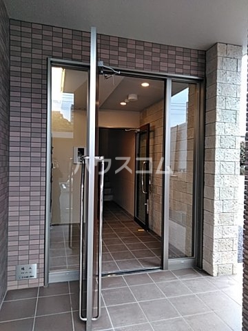 26/30 エントランス