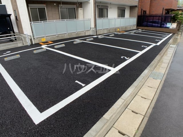28/30 駐車場