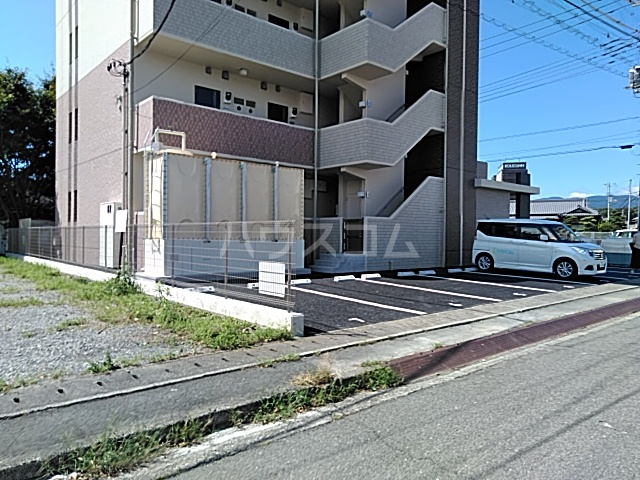 26/30 駐車場