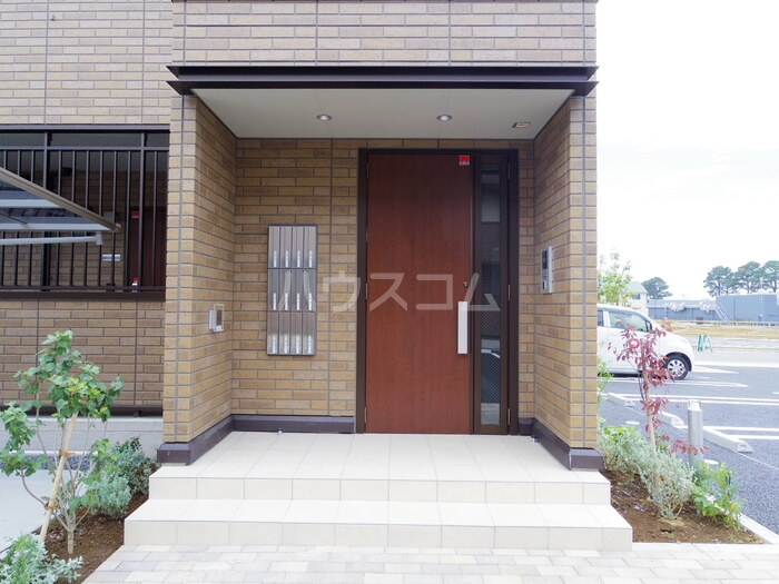 18/27 エントランス