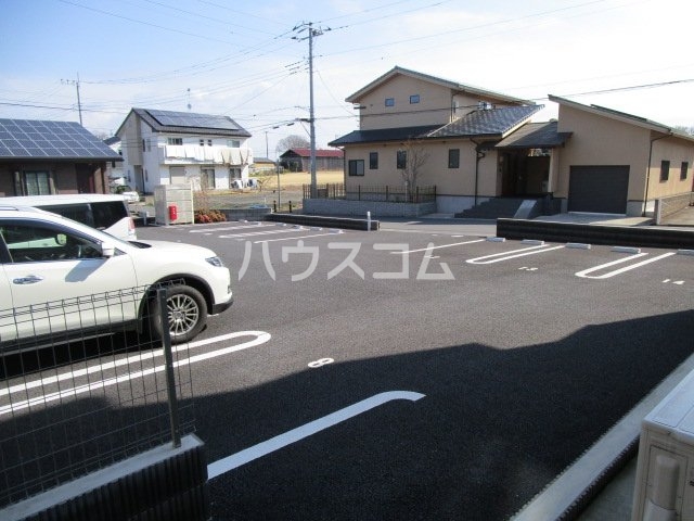 23/28 駐車場