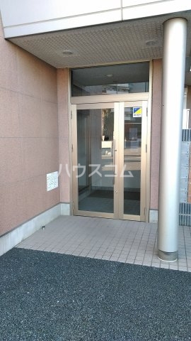22/28 エントランス