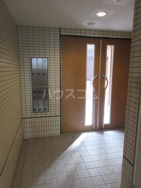 25/30 エントランス