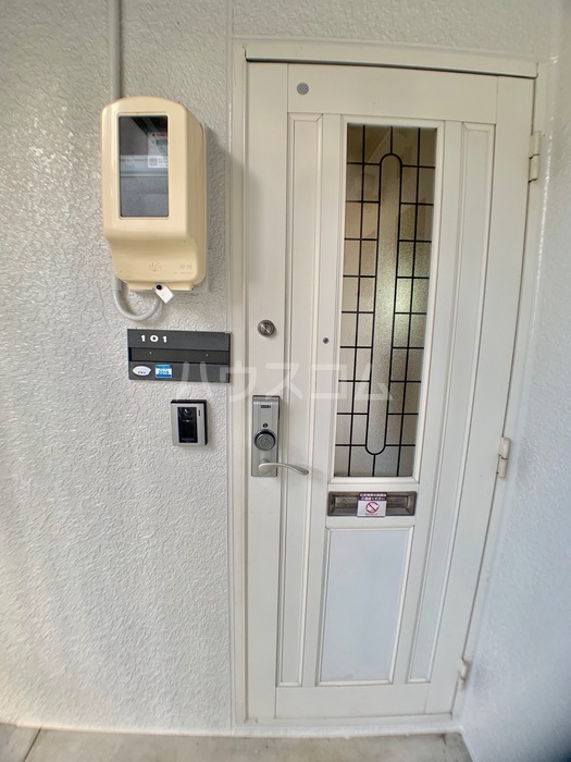 19/30 エントランス