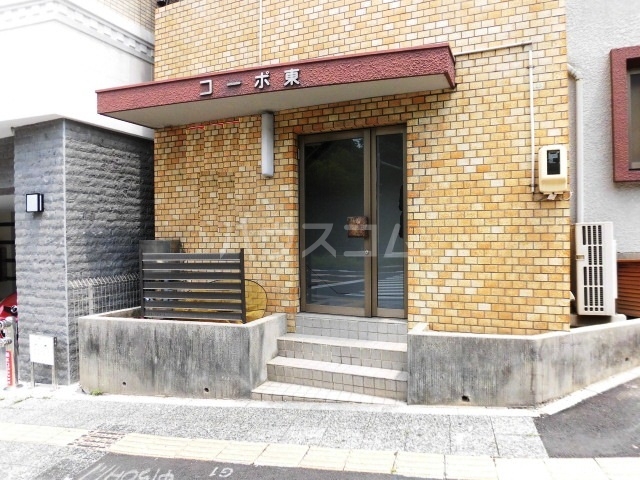 18/22 エントランス