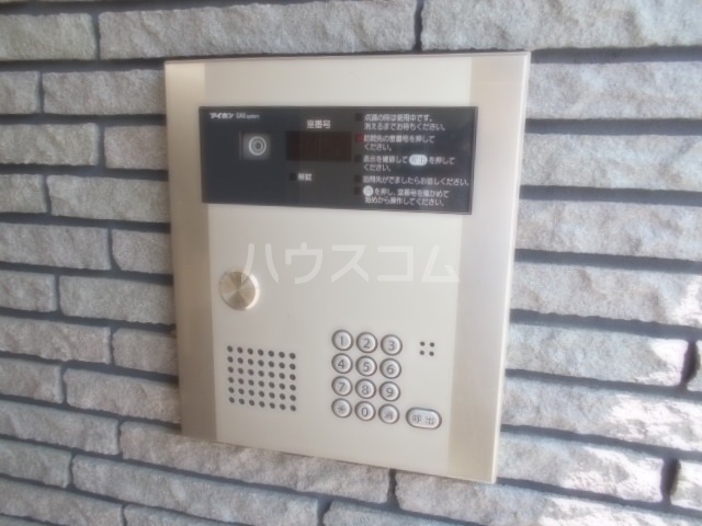 16/23 エントランス