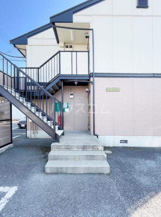 19/30 エントランス